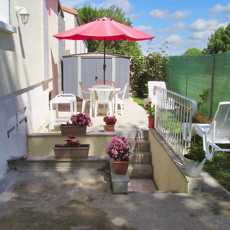 Appartement Charmant A Breuillet Avec Jardin Spacieux Eksteriør bilde