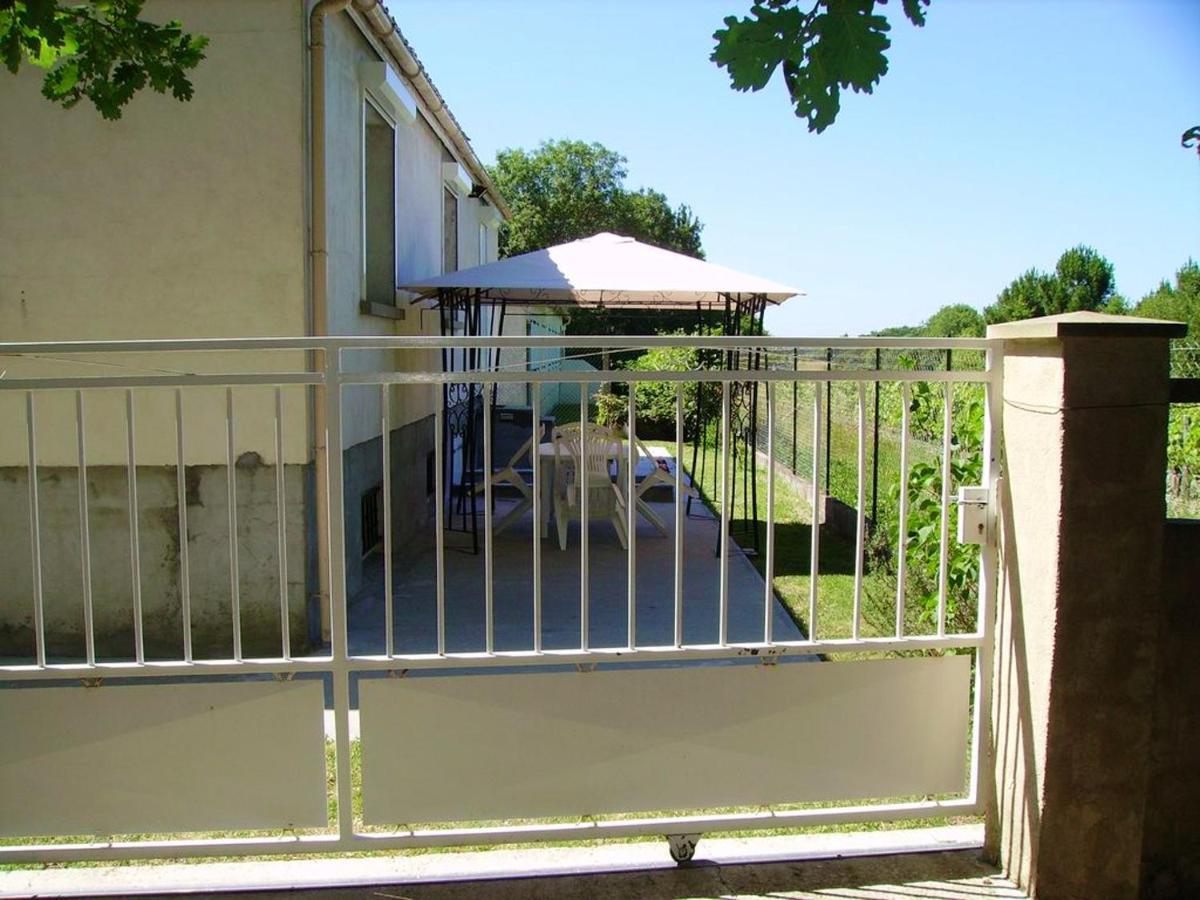 Appartement Charmant A Breuillet Avec Jardin Spacieux Eksteriør bilde