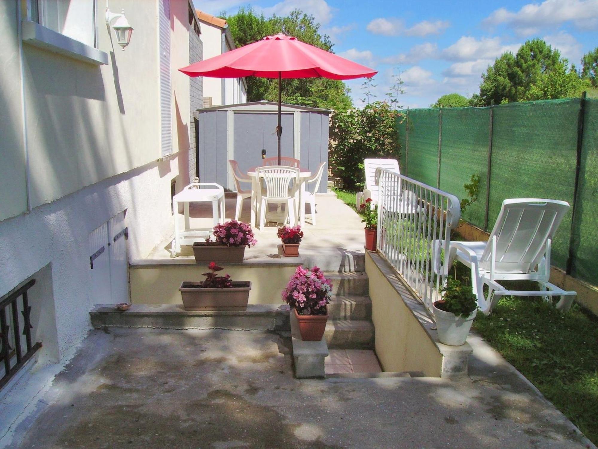 Appartement Charmant A Breuillet Avec Jardin Spacieux Eksteriør bilde